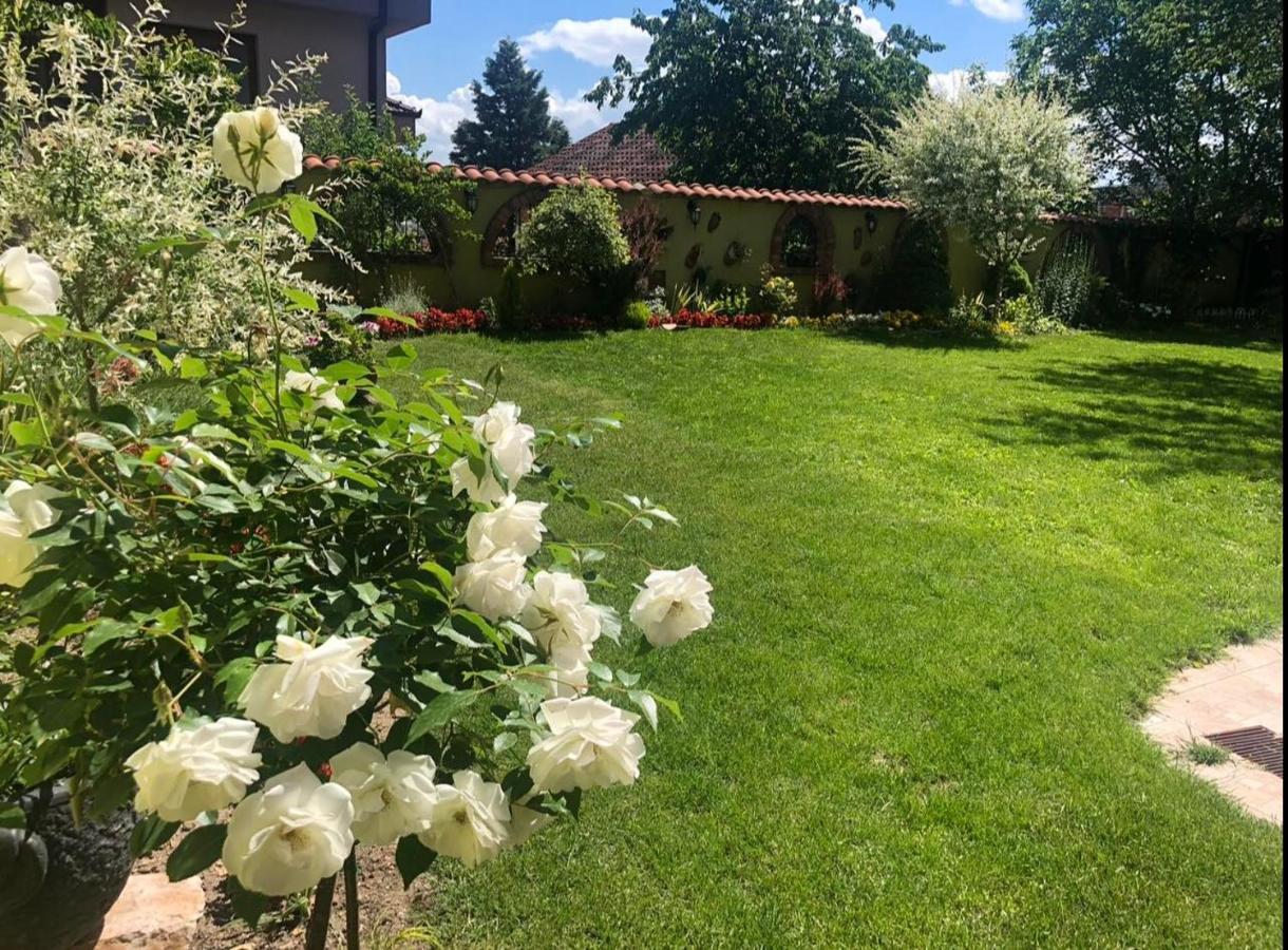Lux Garden Home D Куманово Екстериор снимка